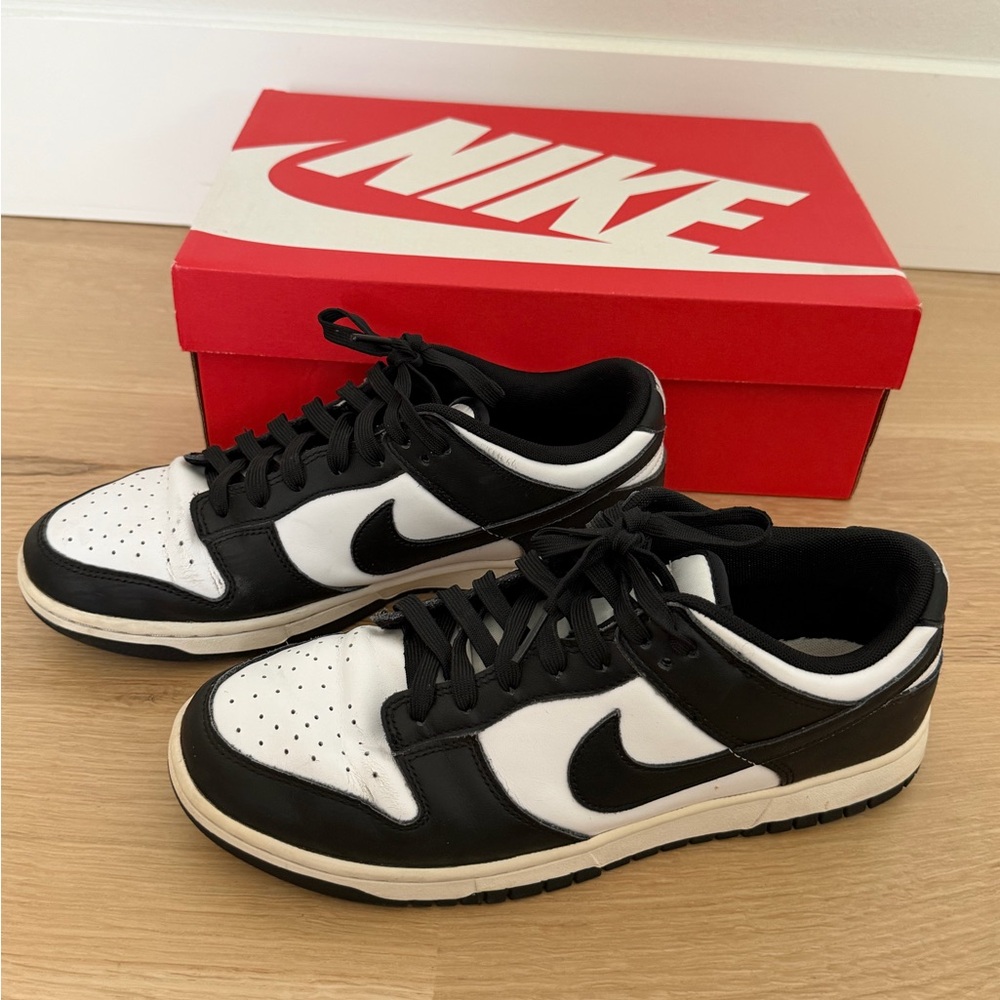 Nike Panda Dunks men’s 9.5/ women’s 11